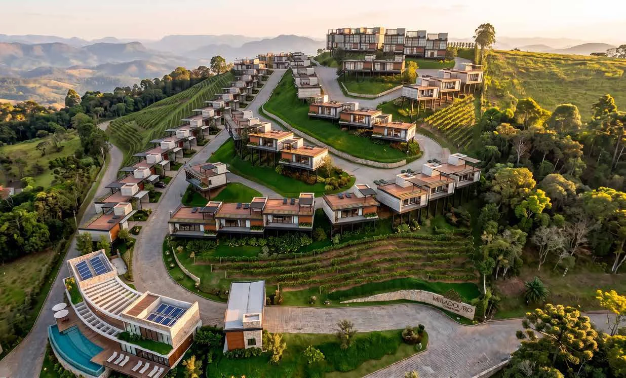Casas do Miradouro Residence voltadas para a paisagem serrana